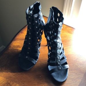 The heel is a bit to high 👠